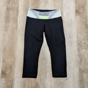 Lululemon Black Capri Leggings green waistband Women's size small